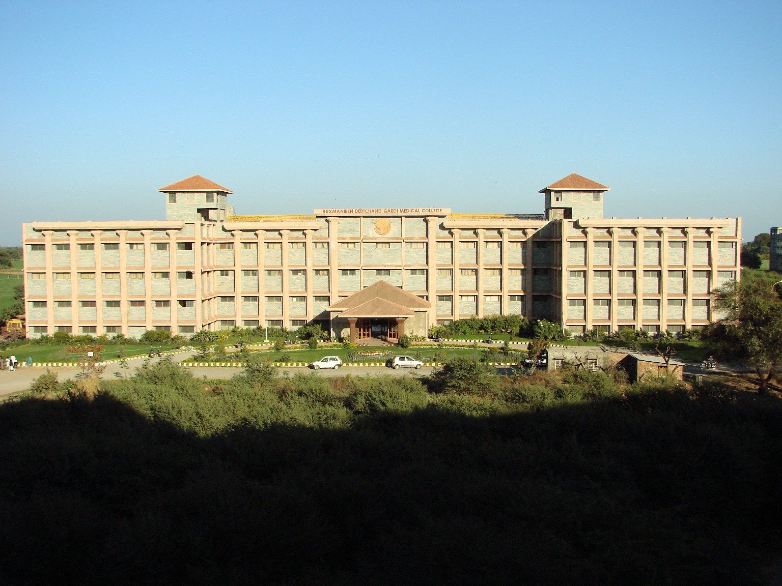 Ruxmaniben Deepchand Gardi Medical College